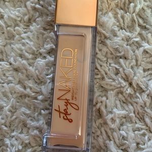 Urban decay stay naked liquid foundation